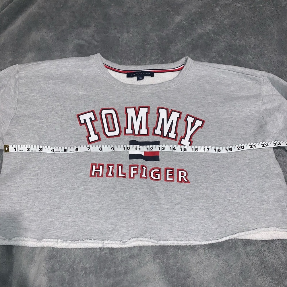 TOMMY HILFIGER Women’s Crop Logo Gray Sweatshirt Size Large - Picture 5 of 6